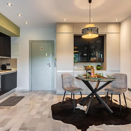 Luxurious In 5-star Del Golf Apartment